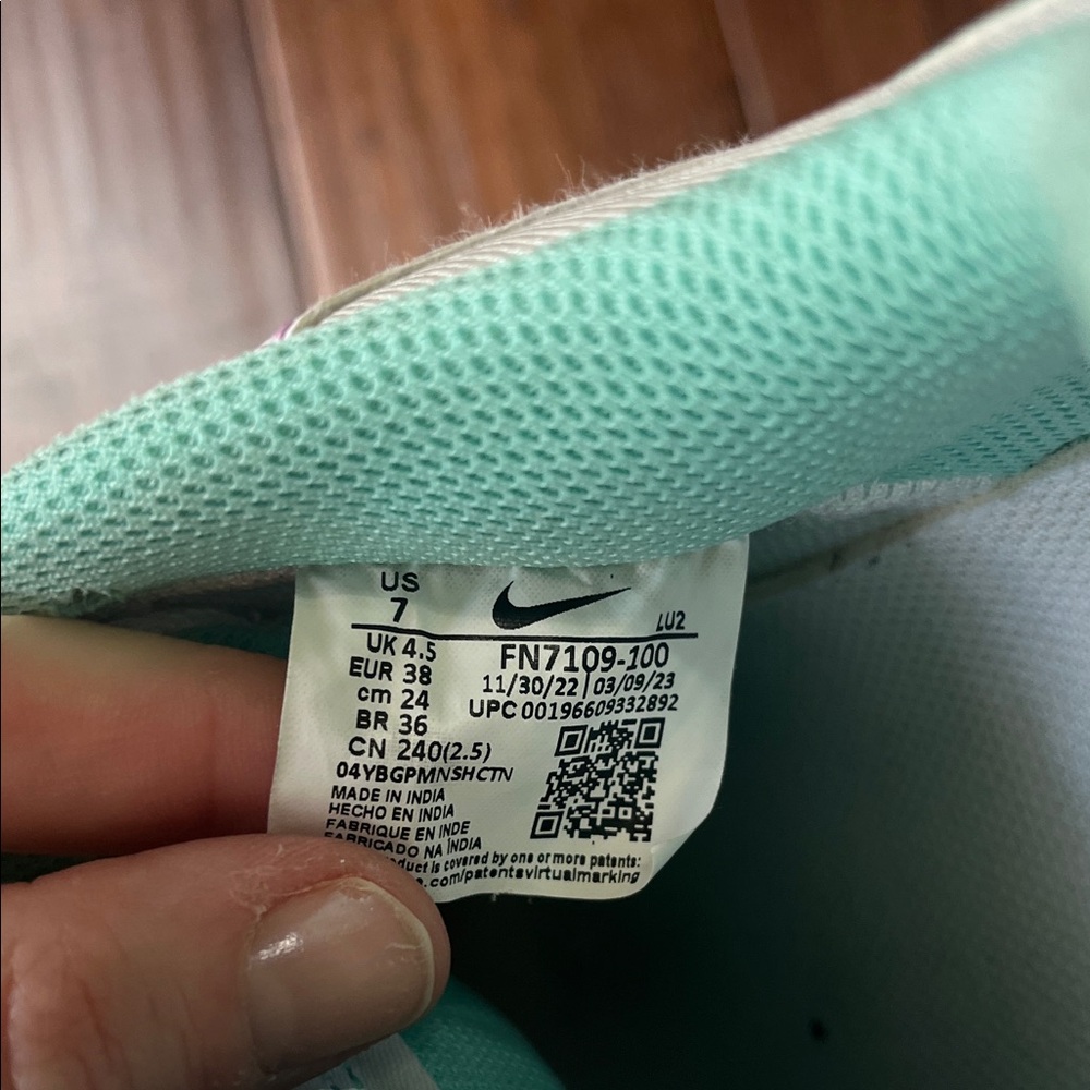 Nike Sneakers in White and Mint - Picture 6 of 7